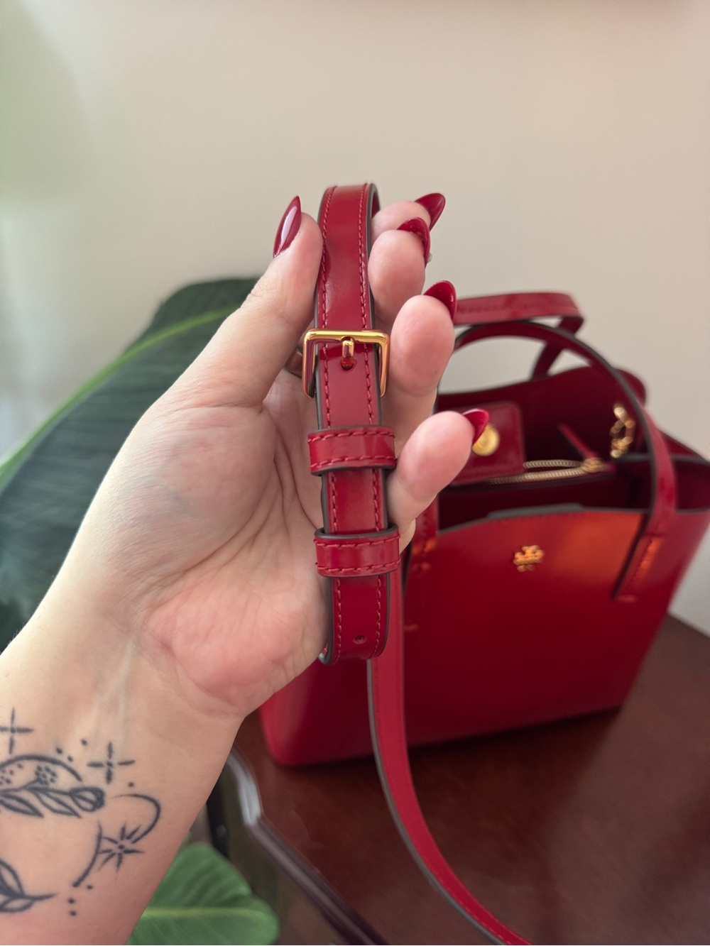 Tory Burch Red Patent Tote with Gold Logo - Picture 7 of 11